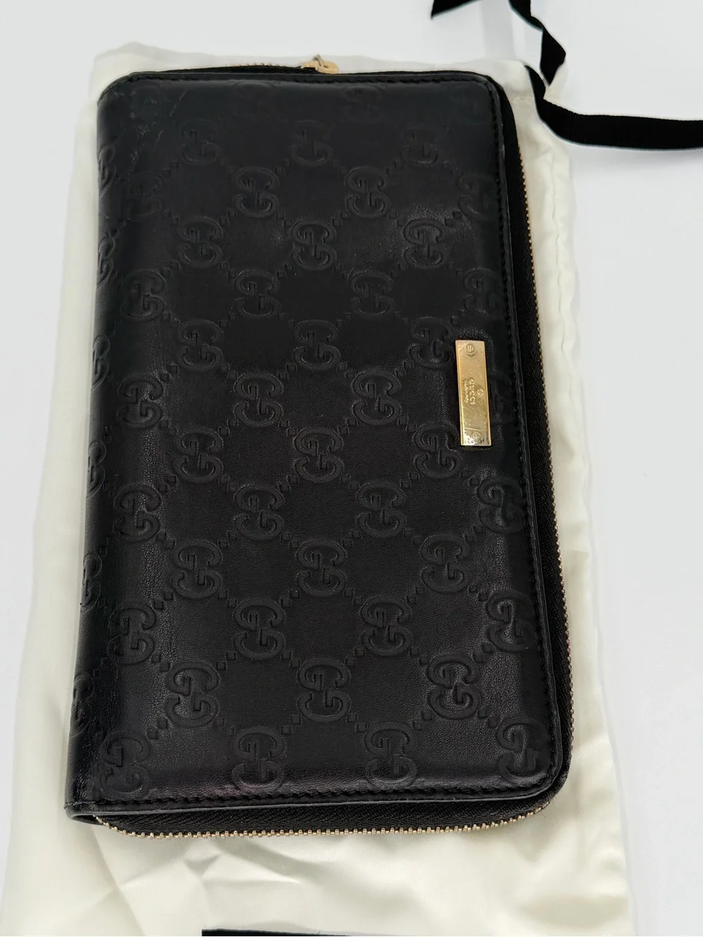 Gucci Black GG Embossed Zip-Around Organizer Wallet Good Condition - Picture 4 of 14